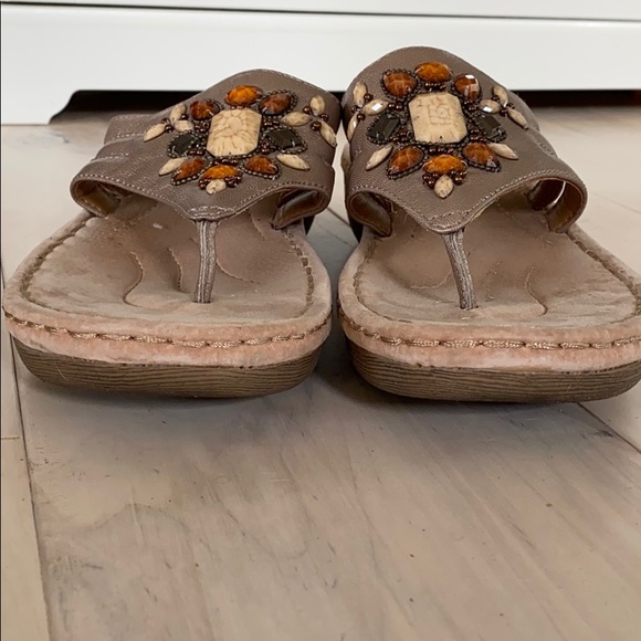 Clark’s Artisan jewel stone  sandals - Picture 6 of 8